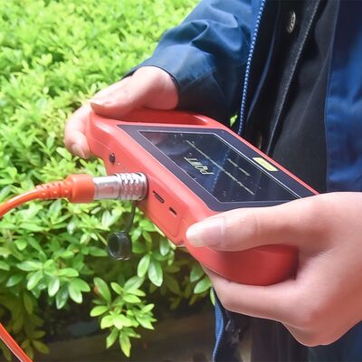 PQWT-TCM ওয়াটার ডিটেক্টর ৩৩ ফ্রিকোয়েন্সি এলসিডি টাচ স্ক্রিন এবং ভূতাত্ত্বিক জরিপের জন্য ১৫০০ মিটার পৃষ্ঠ অনুসন্ধান ব্যাসার্ধ সহ